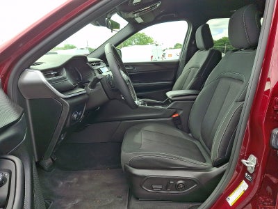 2025 Jeep Grand Cherokee Laredo 4x4