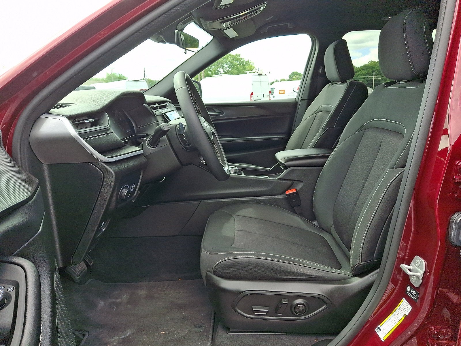 2025 Jeep Grand Cherokee Laredo 4x4