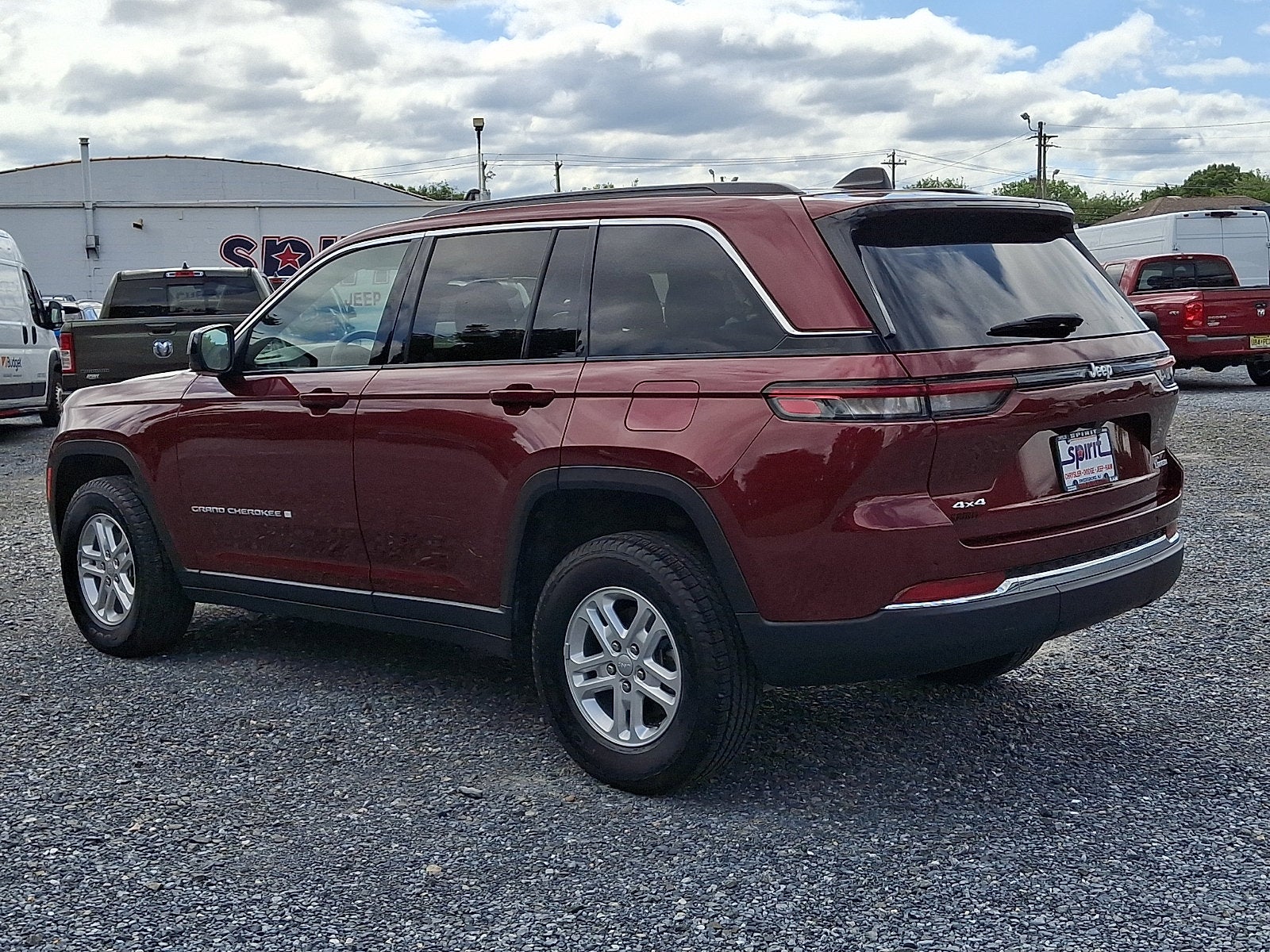 2025 Jeep Grand Cherokee Laredo 4x4