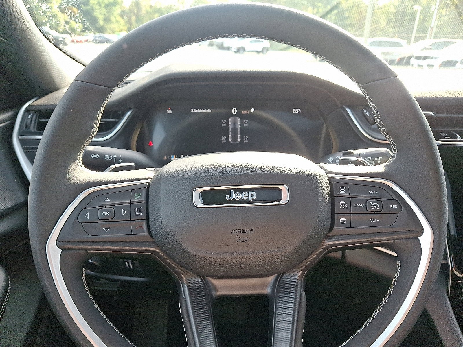 2025 Jeep Grand Cherokee GRAND CHEROKEE LAREDO X 4X4