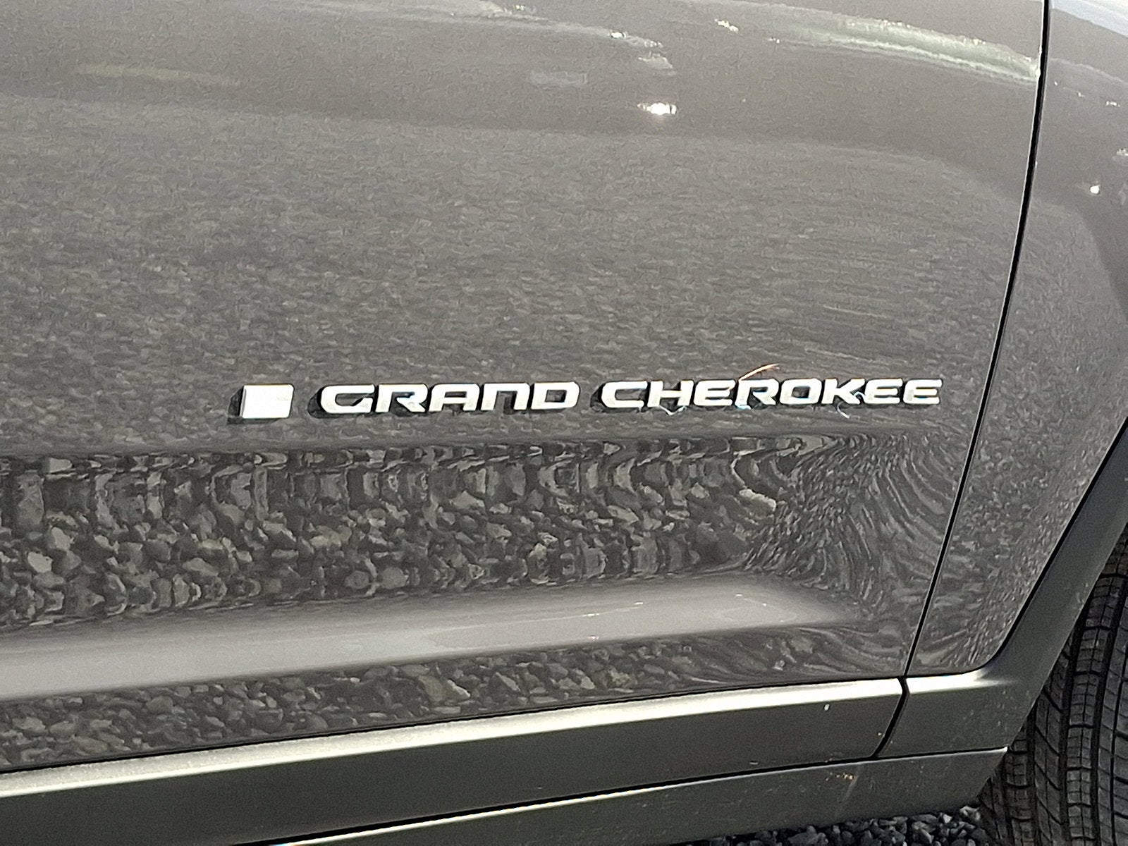 2025 Jeep Grand Cherokee GRAND CHEROKEE LAREDO X 4X4