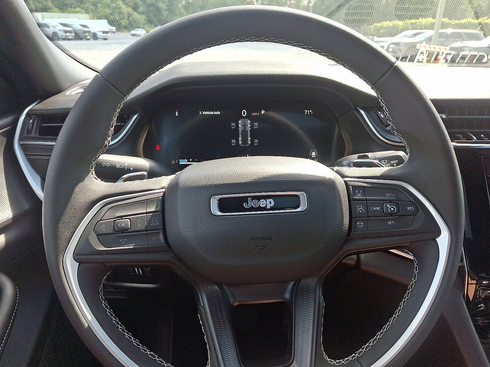 2025 Jeep Grand Cherokee GRAND CHEROKEE LAREDO X 4X4