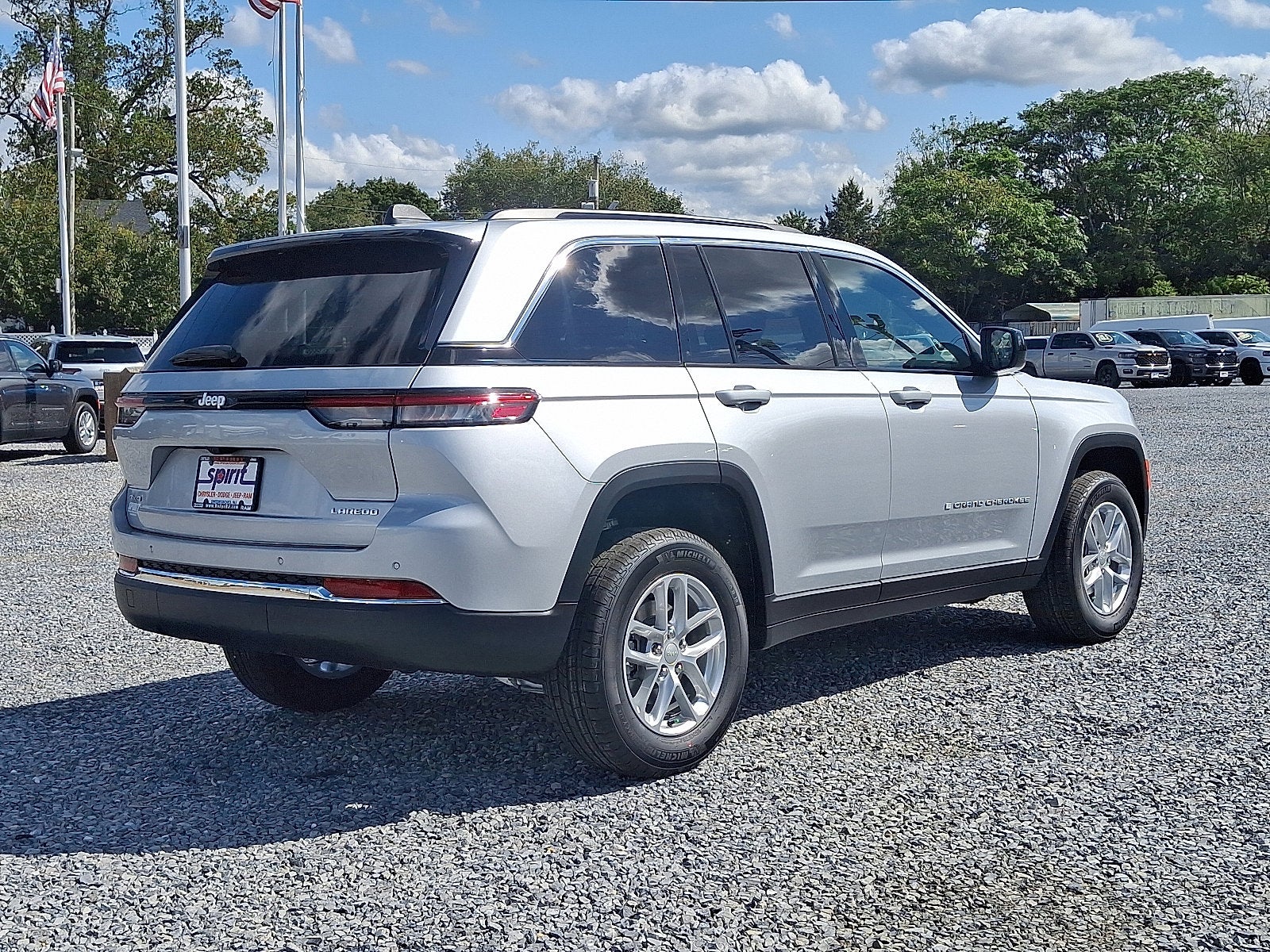 2025 Jeep Grand Cherokee GRAND CHEROKEE LAREDO X 4X4