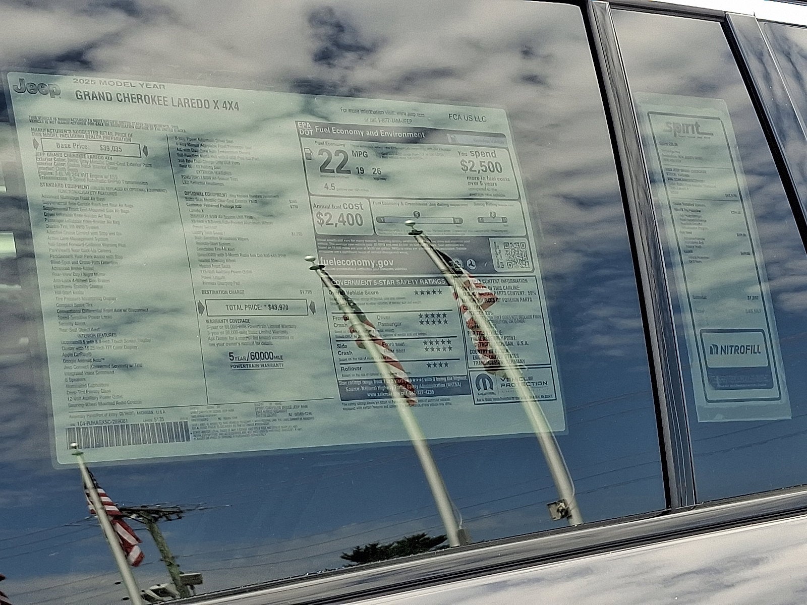 2025 Jeep Grand Cherokee GRAND CHEROKEE LAREDO X 4X4