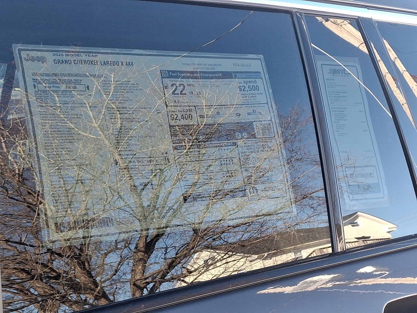 2025 Jeep Grand Cherokee GRAND CHEROKEE LAREDO X 4X4