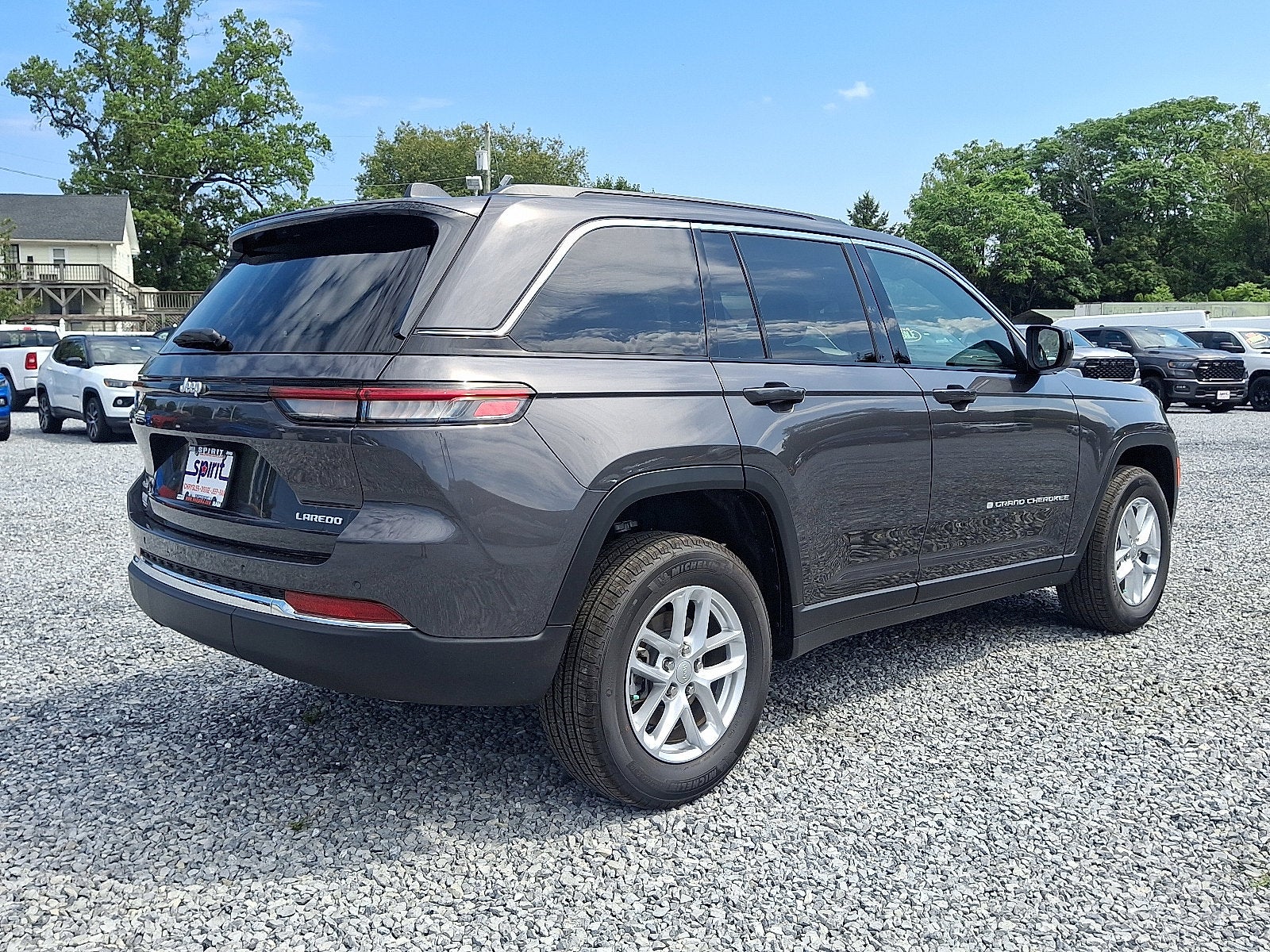 2025 Jeep Grand Cherokee GRAND CHEROKEE LAREDO X 4X4