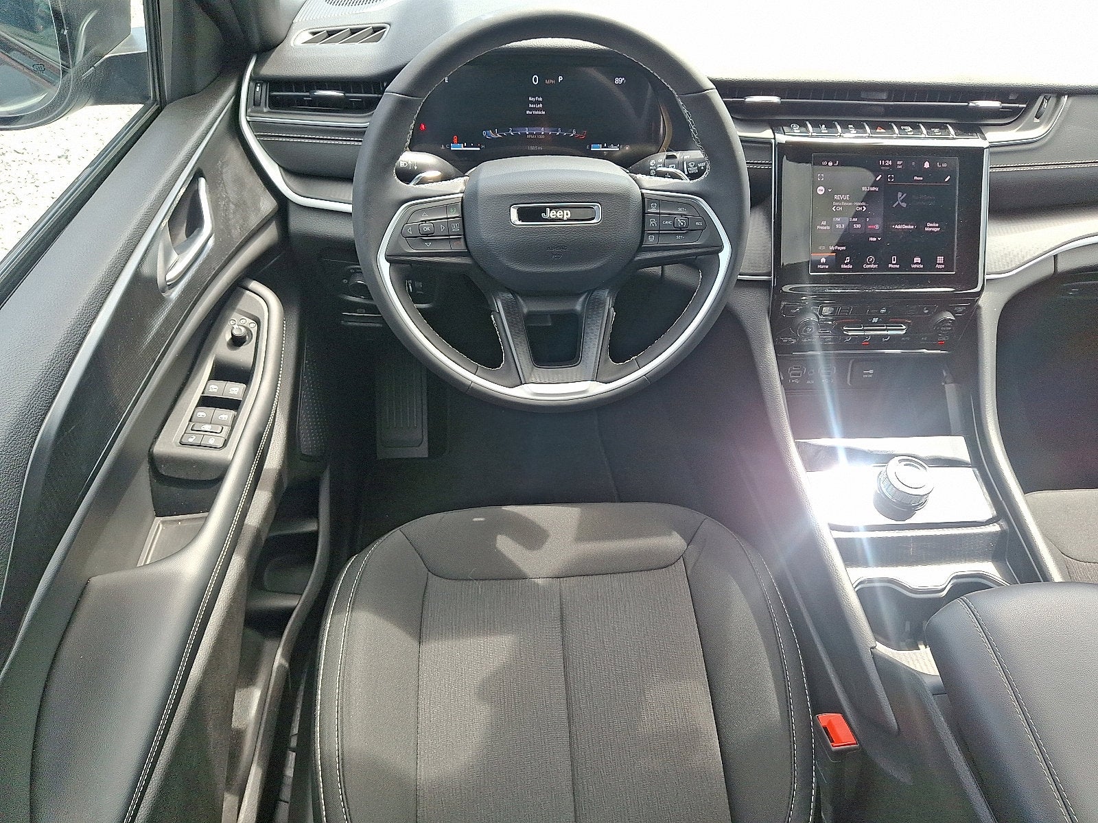 2025 Jeep Grand Cherokee GRAND CHEROKEE LAREDO X 4X4