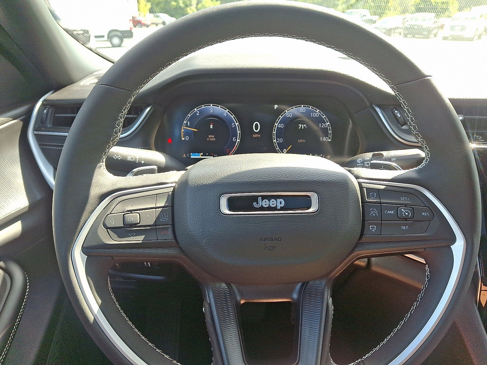 2025 Jeep Grand Cherokee GRAND CHEROKEE LAREDO X 4X4