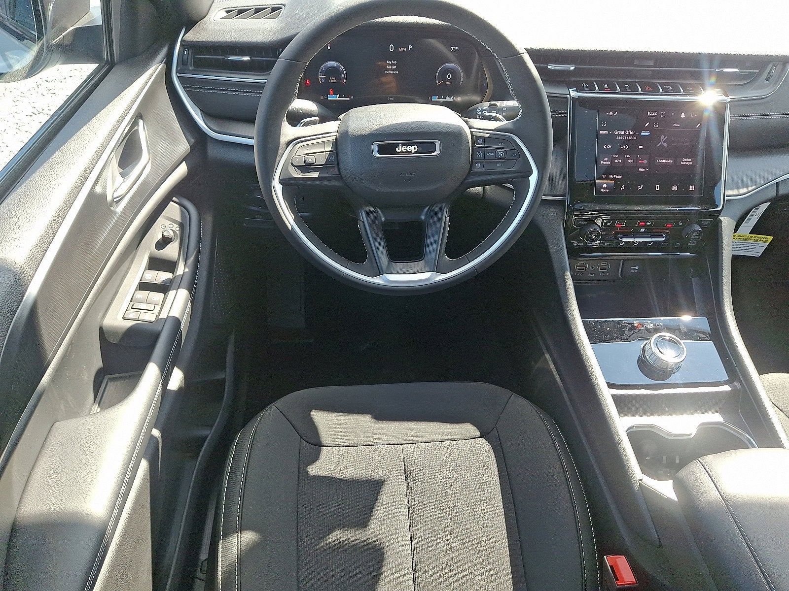 2025 Jeep Grand Cherokee GRAND CHEROKEE LAREDO X 4X4