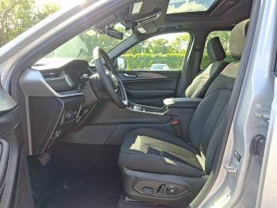 2025 Jeep Grand Cherokee GRAND CHEROKEE LAREDO X 4X4