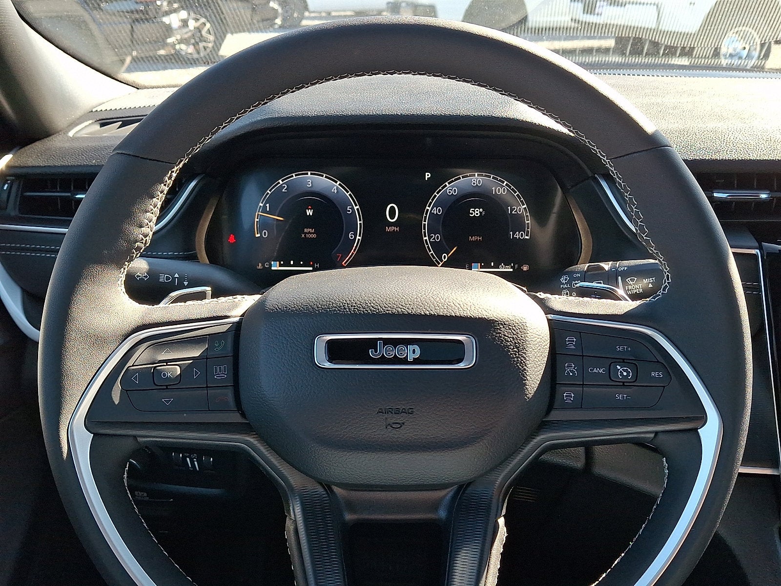 2027 Jeep Grand Cherokee GRAND CHEROKEE LAREDO X 4X4
