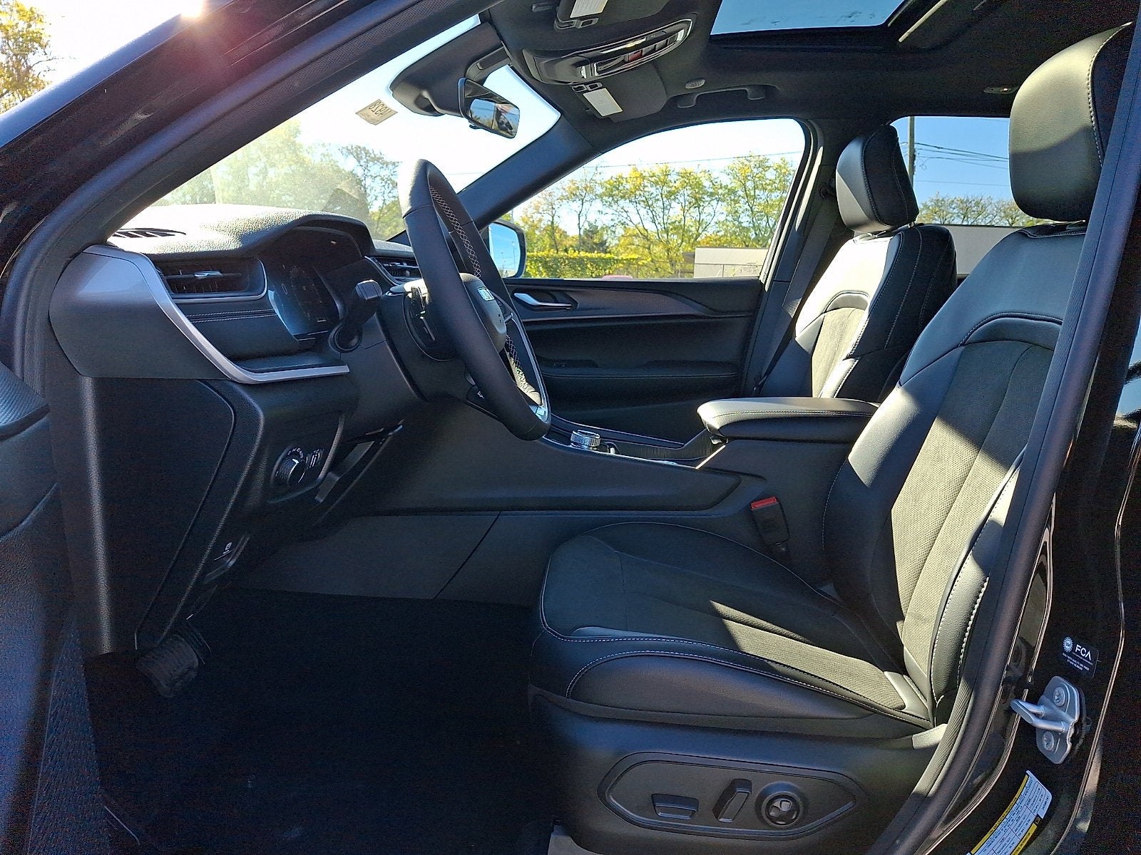 2027 Jeep Grand Cherokee GRAND CHEROKEE LAREDO X 4X4