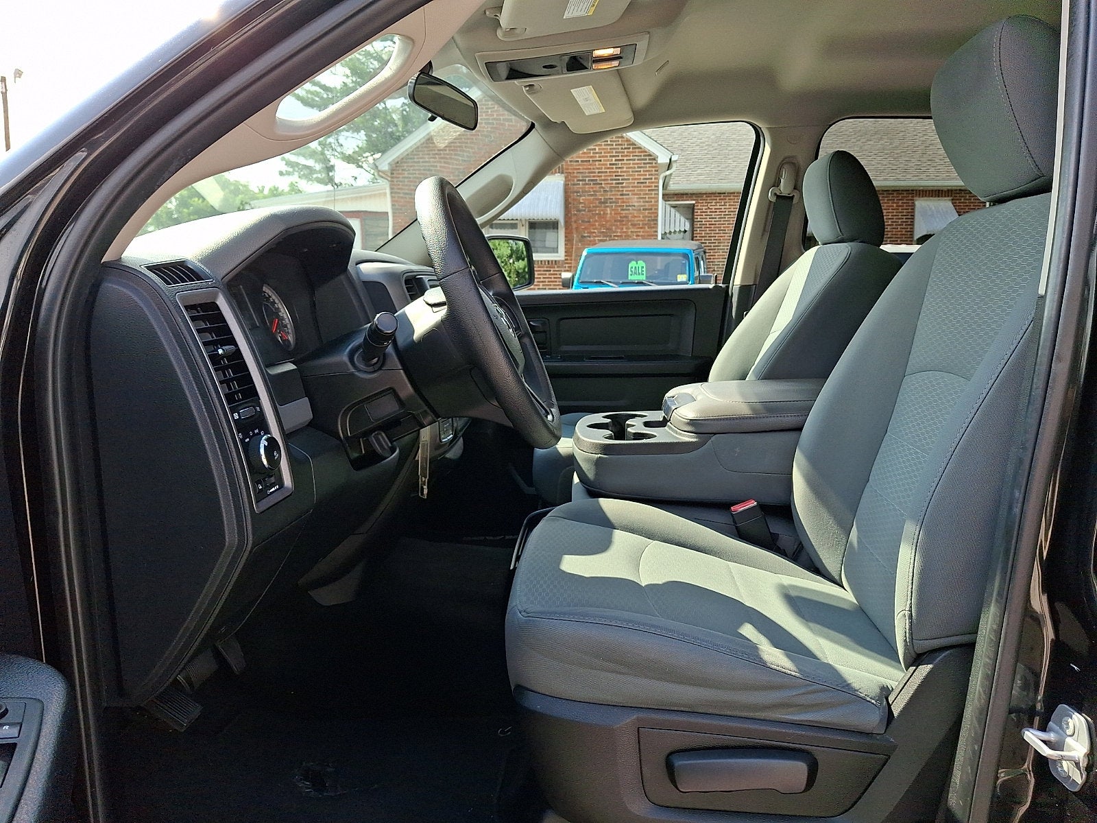 2017 RAM 1500 Express Crew Cab 4x4 5'7' Box