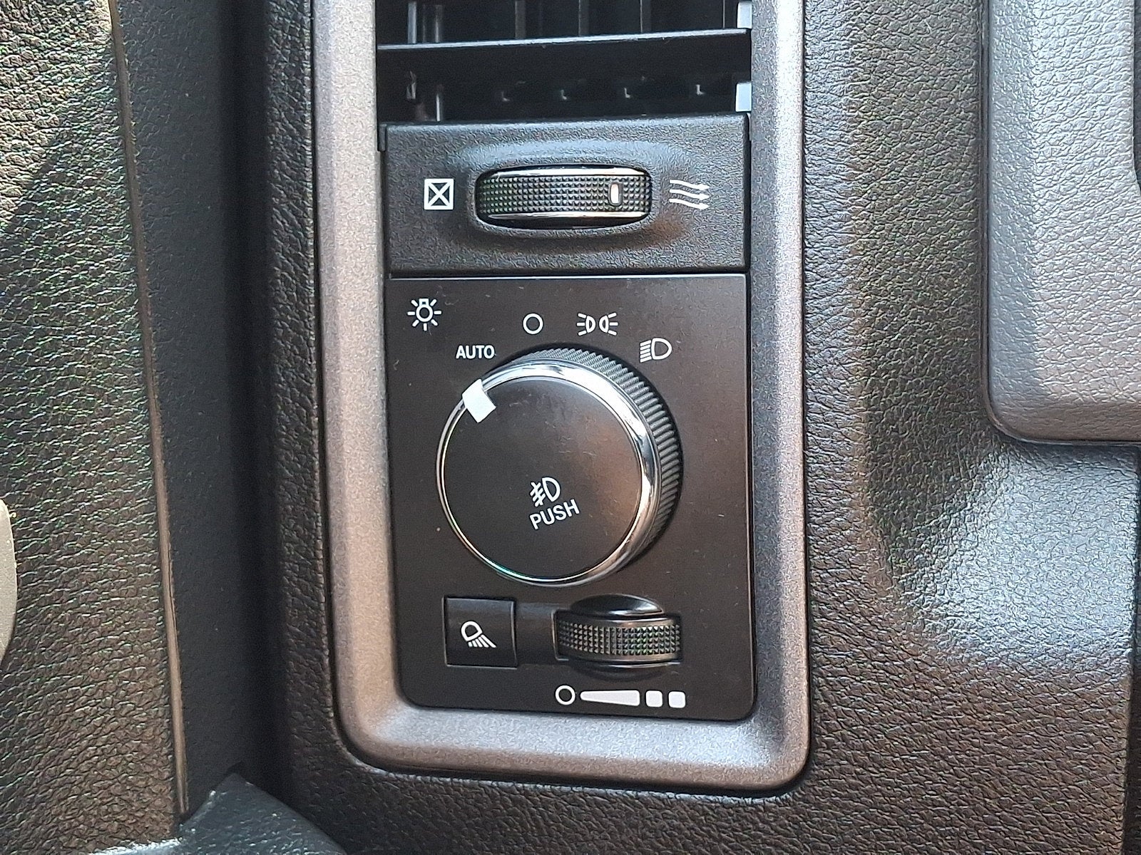2017 RAM 1500 Express Crew Cab 4x4 5'7' Box