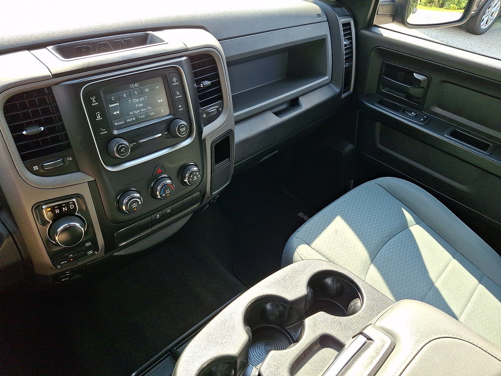 2017 RAM 1500 Express Crew Cab 4x4 5'7' Box