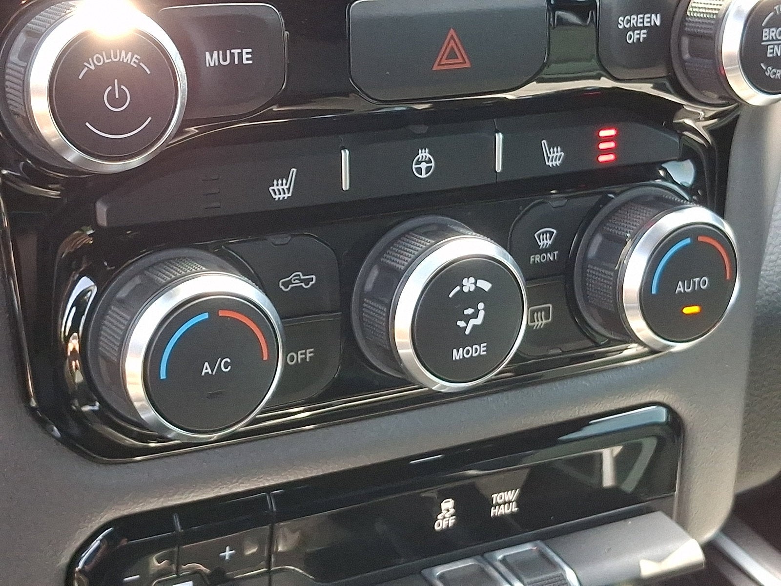 2023 RAM 1500 Big Horn Quad Cab 4x4 6'4' Box
