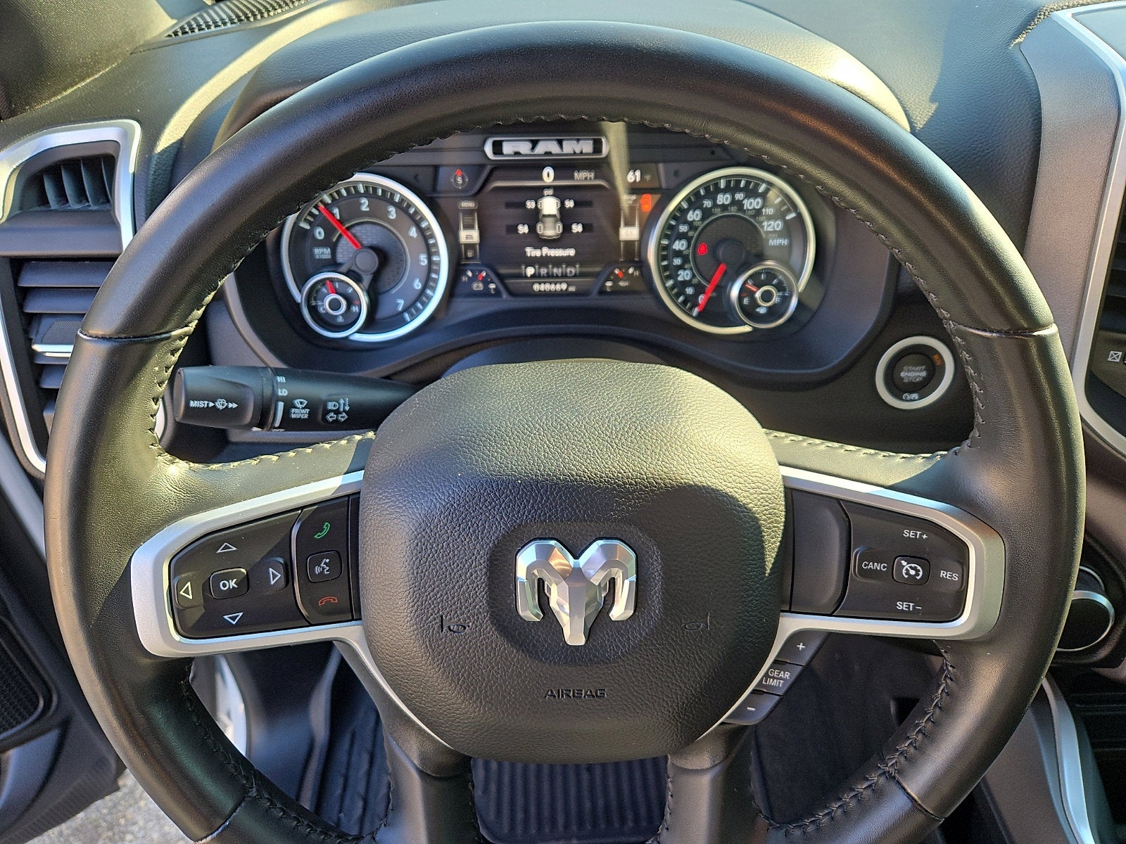 2022 RAM 1500 Big Horn Quad Cab 4x4 6'4' Box