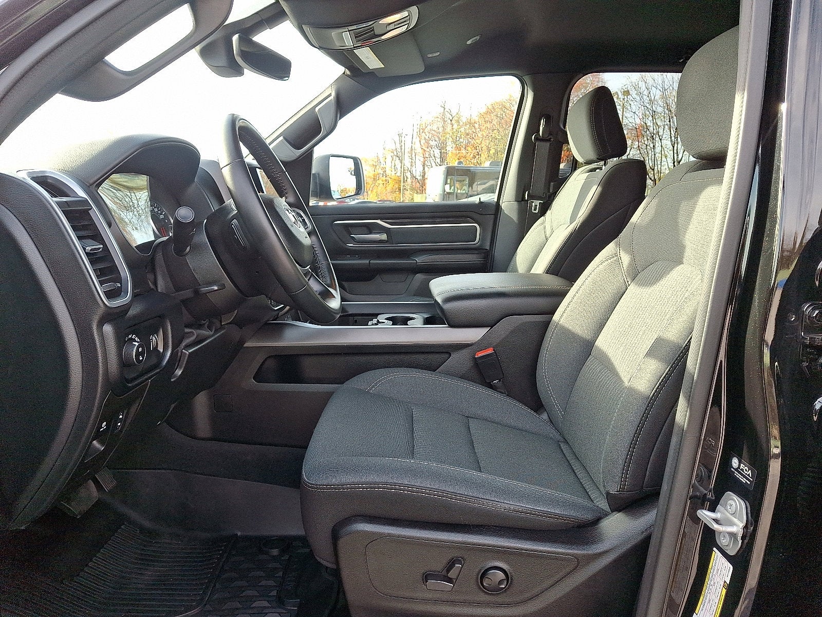 2022 RAM 1500 Big Horn Crew Cab 4x4 5'7' Box