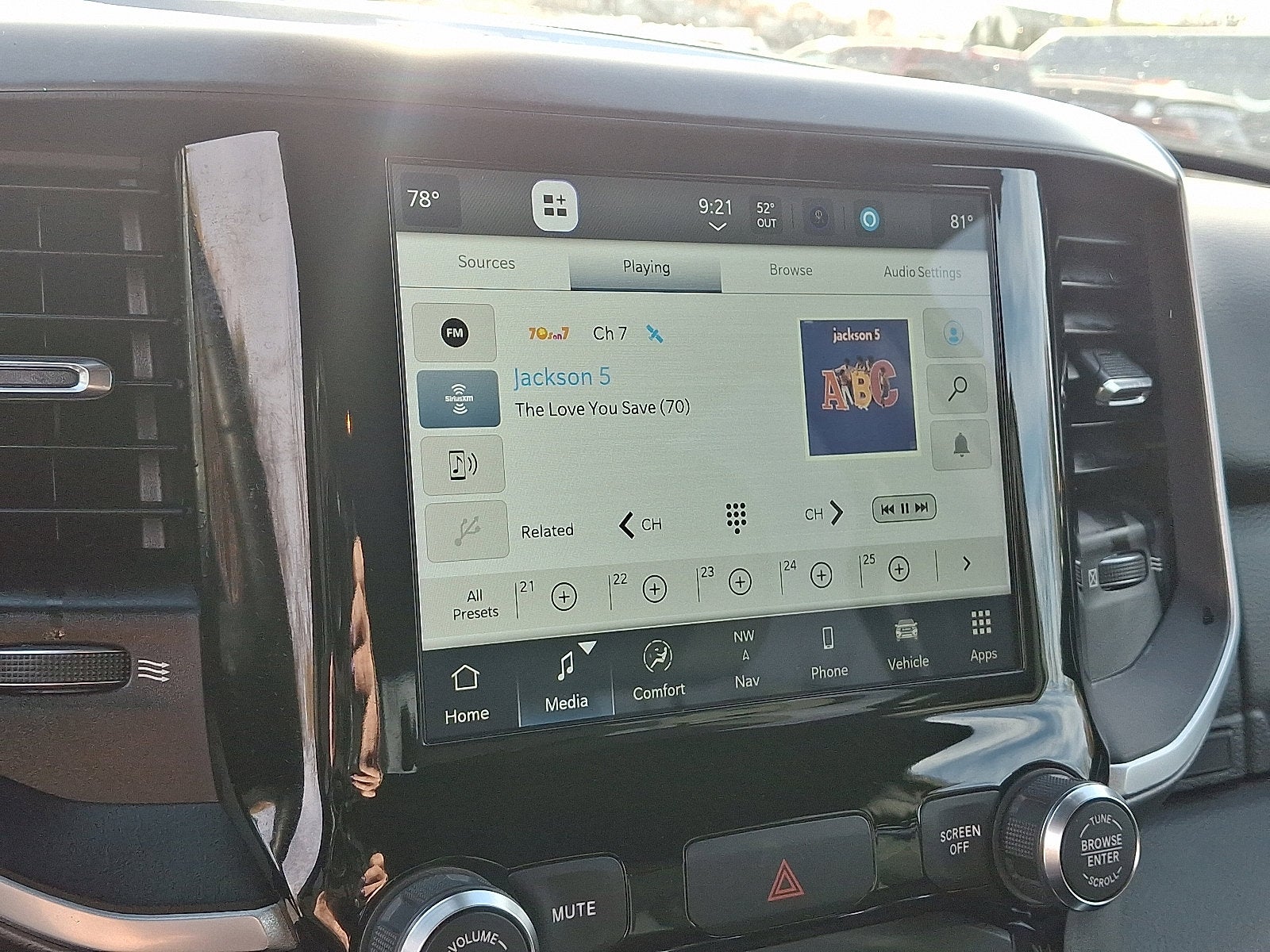 2022 RAM 1500 Big Horn Crew Cab 4x4 5'7' Box