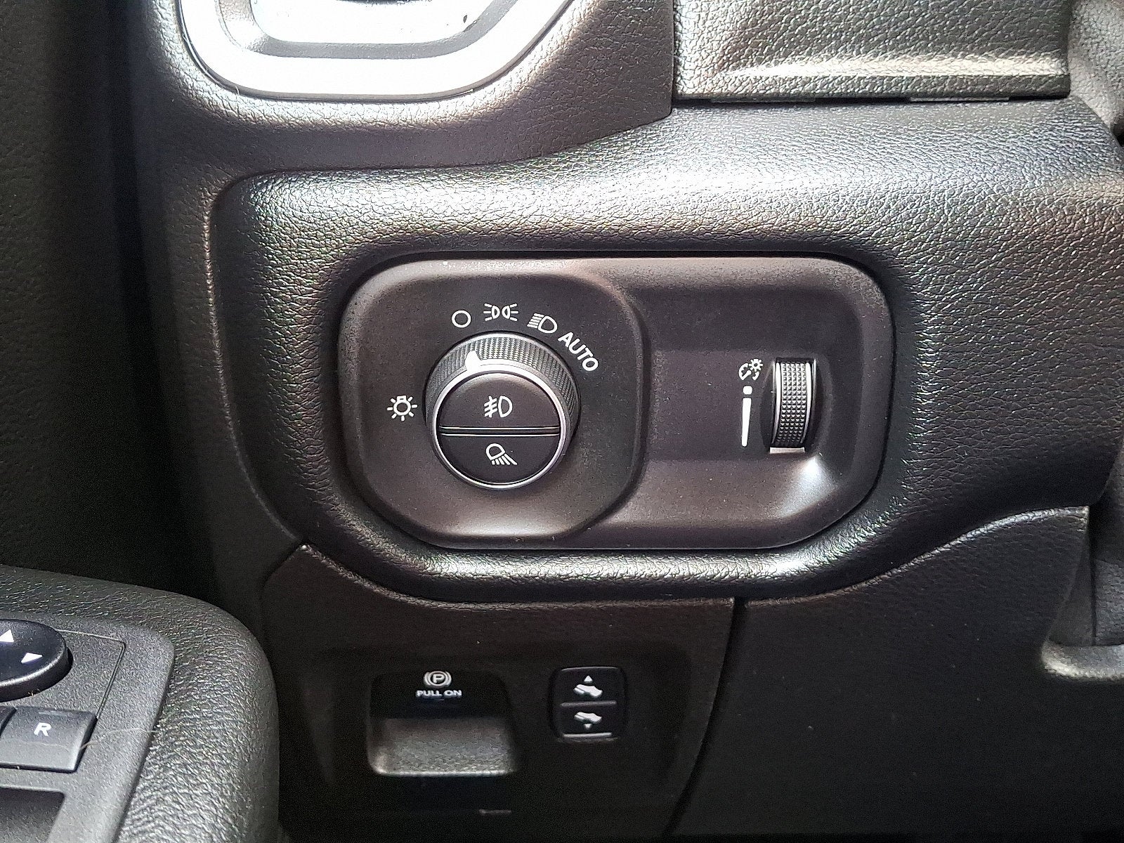 2022 RAM 1500 Big Horn Crew Cab 4x4 5'7' Box