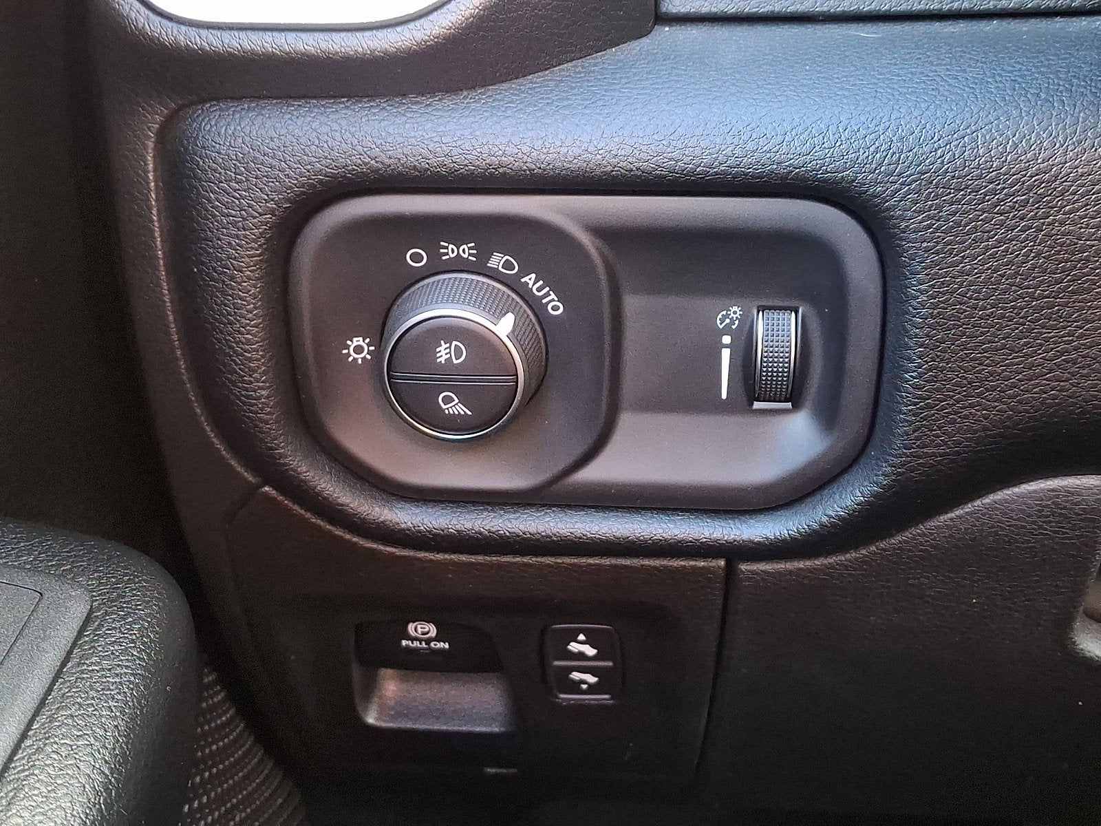 2022 RAM 1500 Big Horn Crew Cab 4x4 5'7' Box