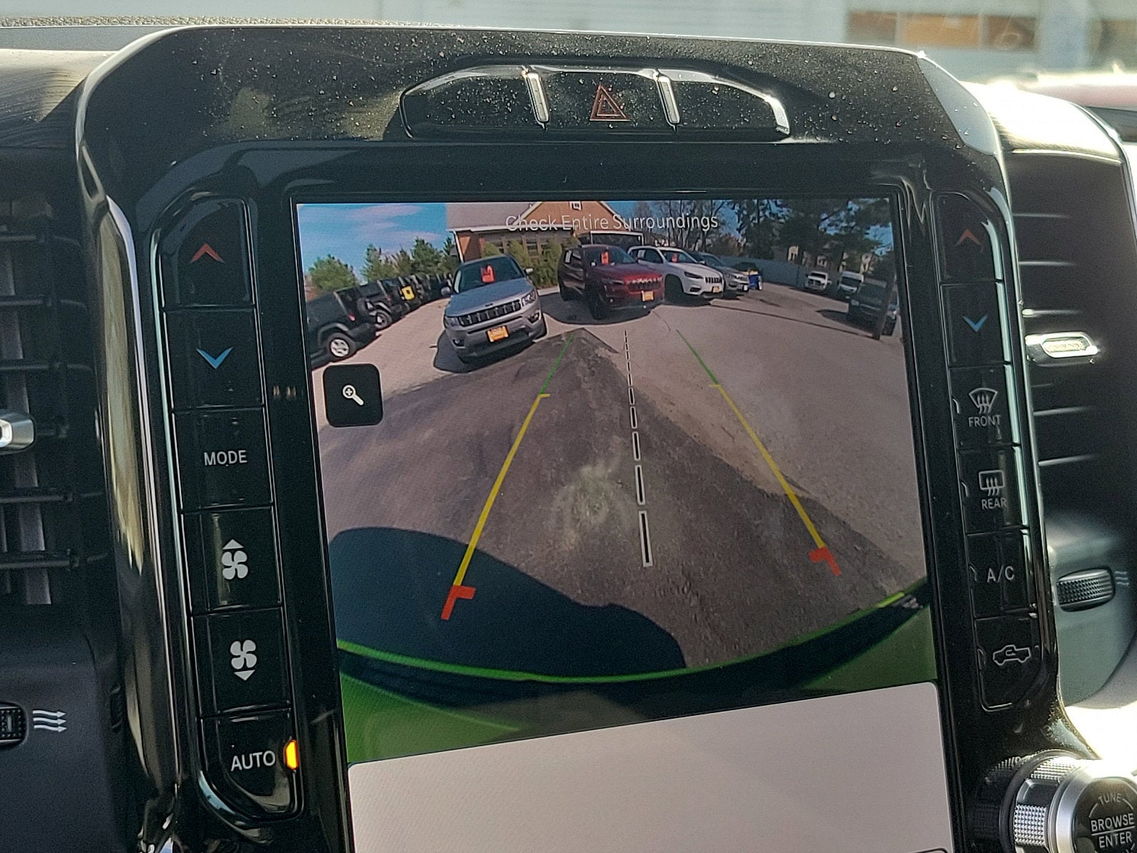 2024 RAM 1500 Laramie Crew Cab 4x4 5'7' Box