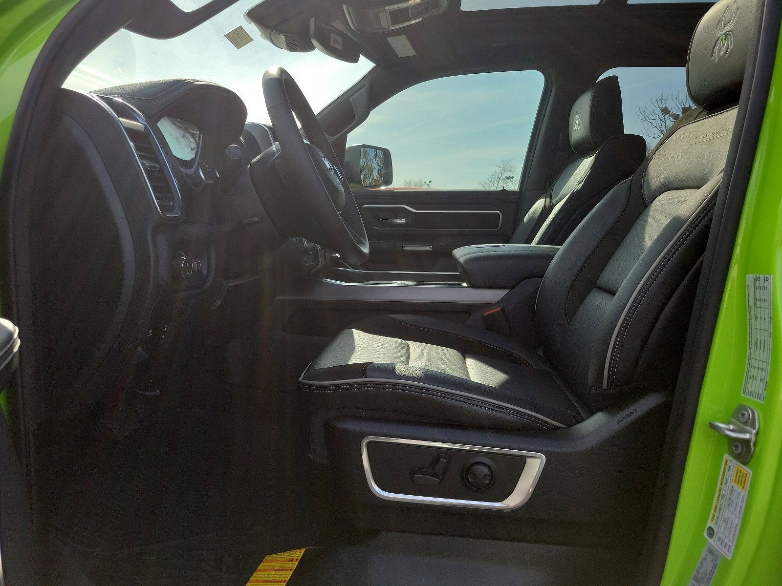 2024 RAM 1500 Laramie Crew Cab 4x4 5'7' Box