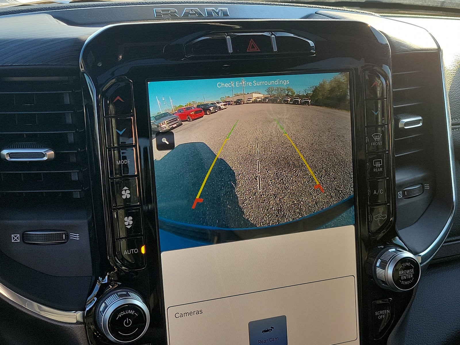 2024 RAM 1500 Laramie Crew Cab 4x4 5'7' Box