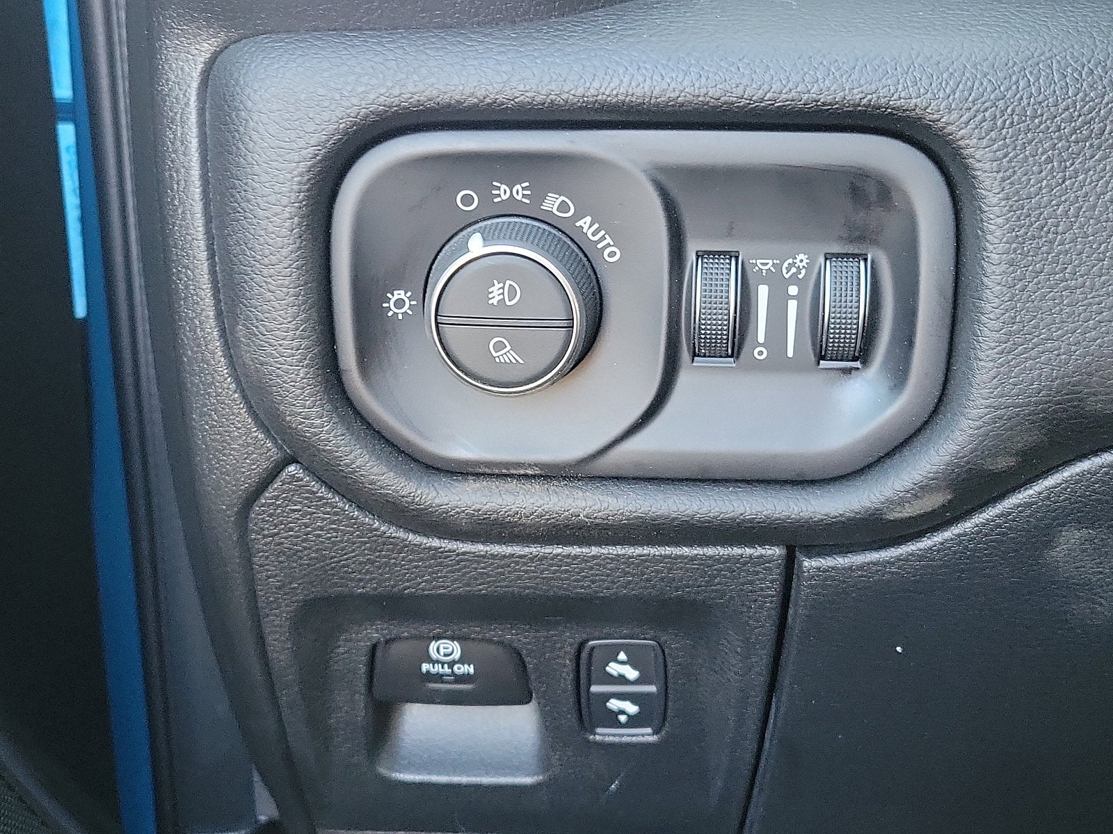 2024 RAM 1500 Laramie Crew Cab 4x4 5'7' Box