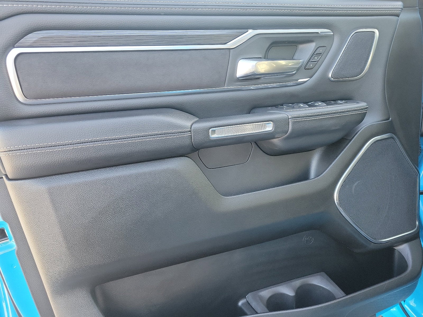 2024 RAM 1500 Laramie Crew Cab 4x4 5'7' Box