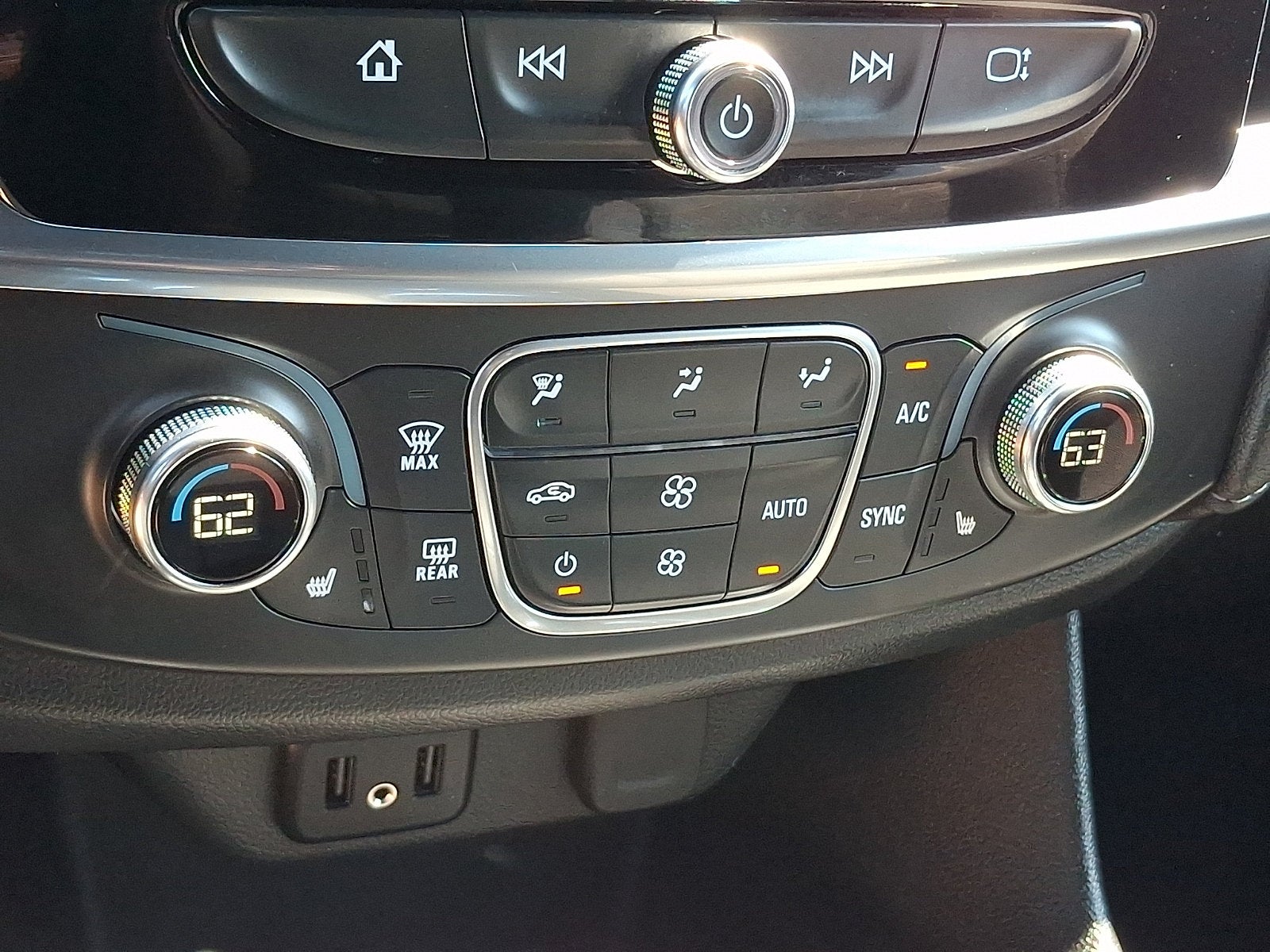2023 Chevrolet Traverse AWD LT Cloth