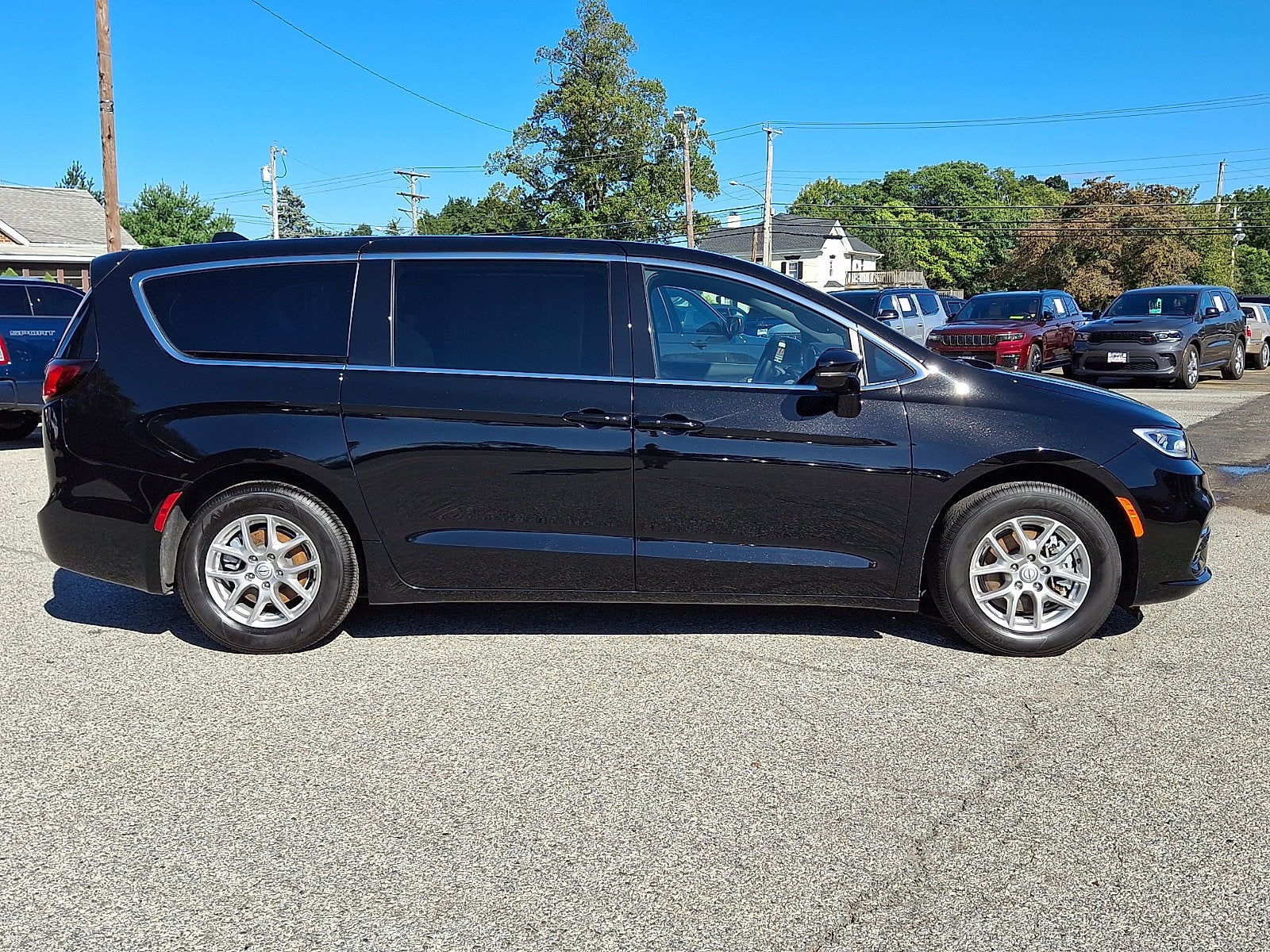 2026 Chrysler Pacifica Select
