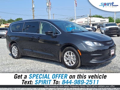 2023 Chrysler Voyager LX