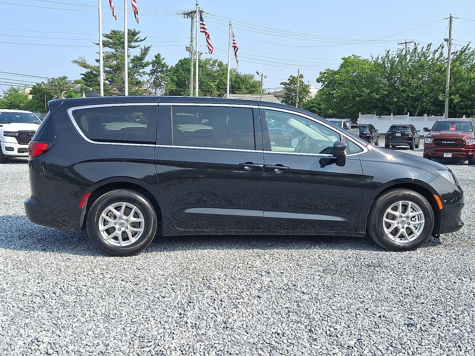 2023 Chrysler Voyager LX