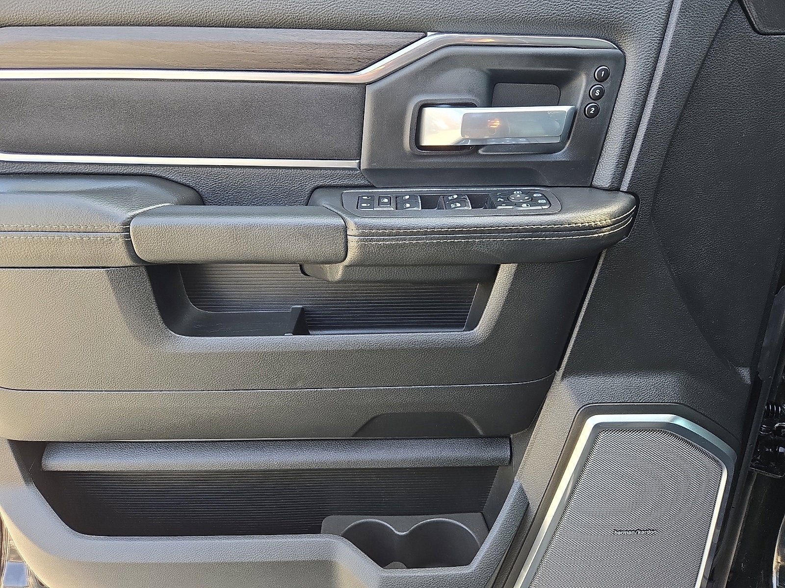 2025 RAM 3500 Laramie Crew Cab 4x4 8' Box