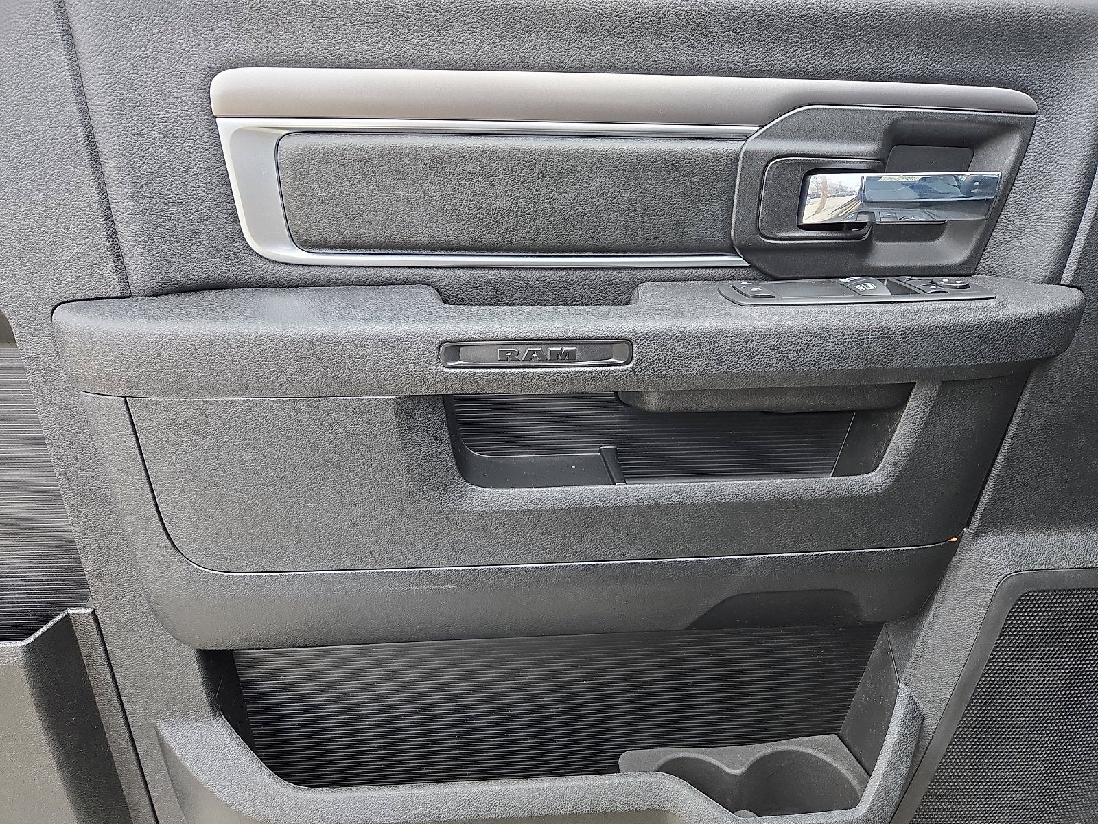 2022 RAM 1500 Classic Express Regular Cab 4x2 6'4' Box