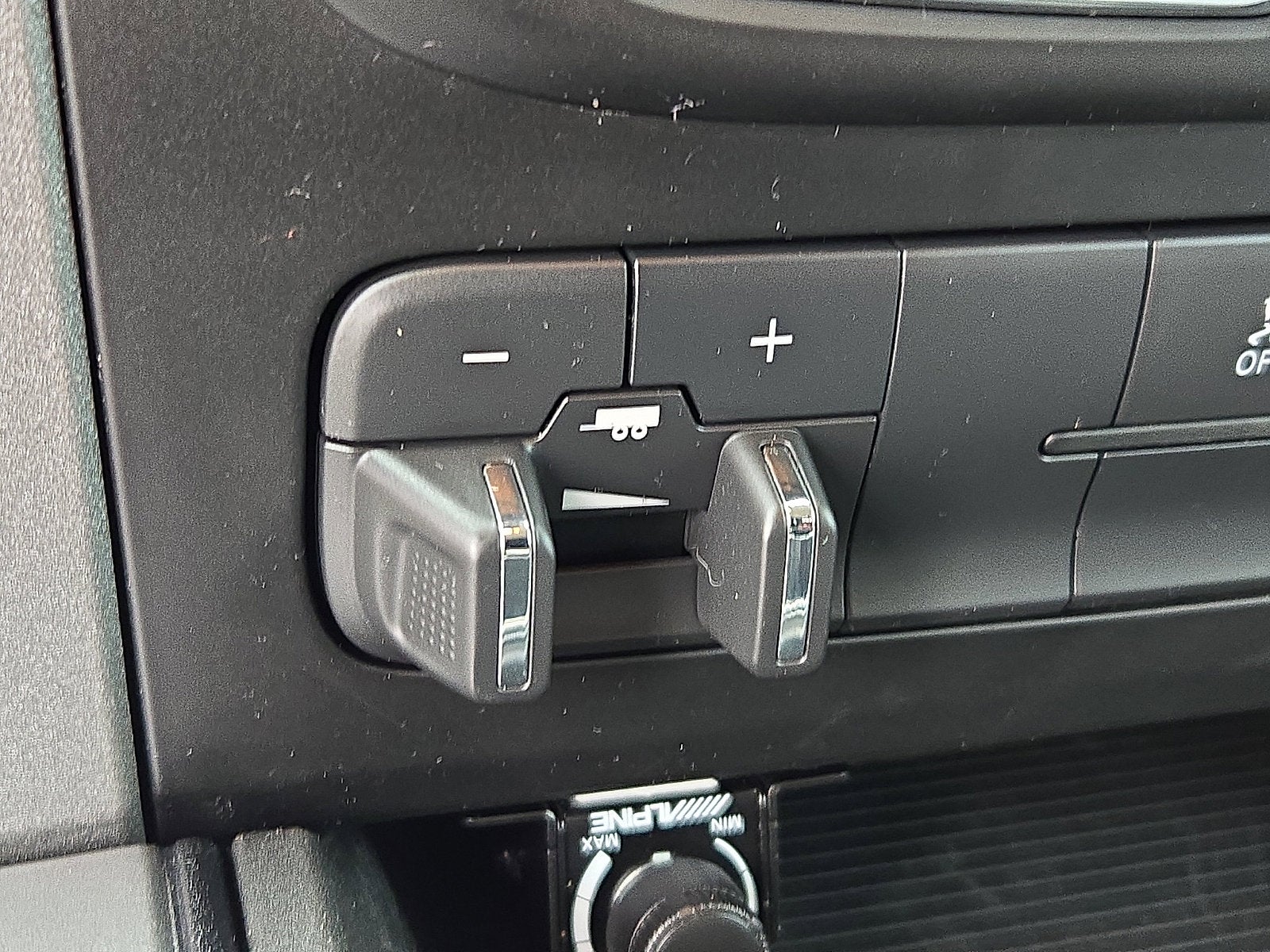 2022 RAM 1500 Classic Express Regular Cab 4x2 6'4' Box