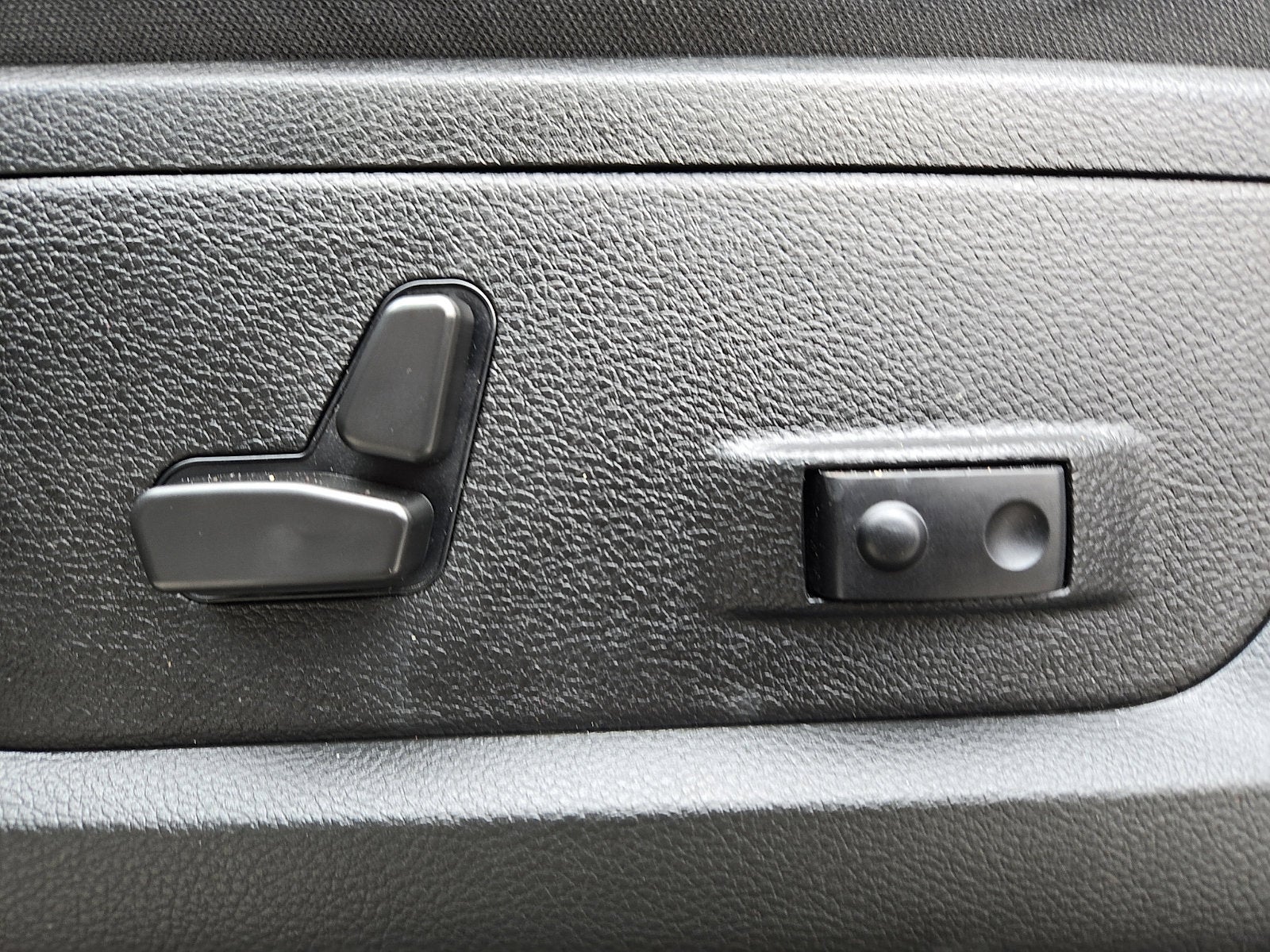 2022 RAM 1500 Classic Express Regular Cab 4x2 6'4' Box