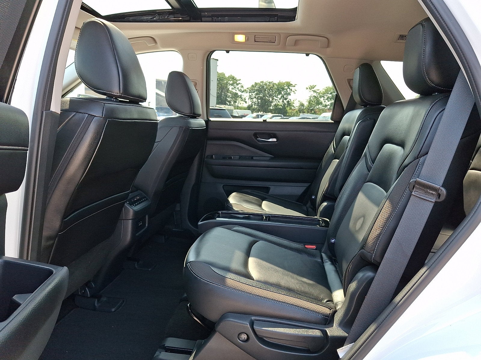 2024 Nissan Pathfinder SL 4WD