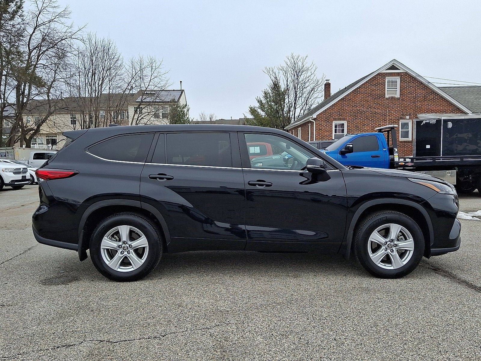 2023 Toyota Highlander LE