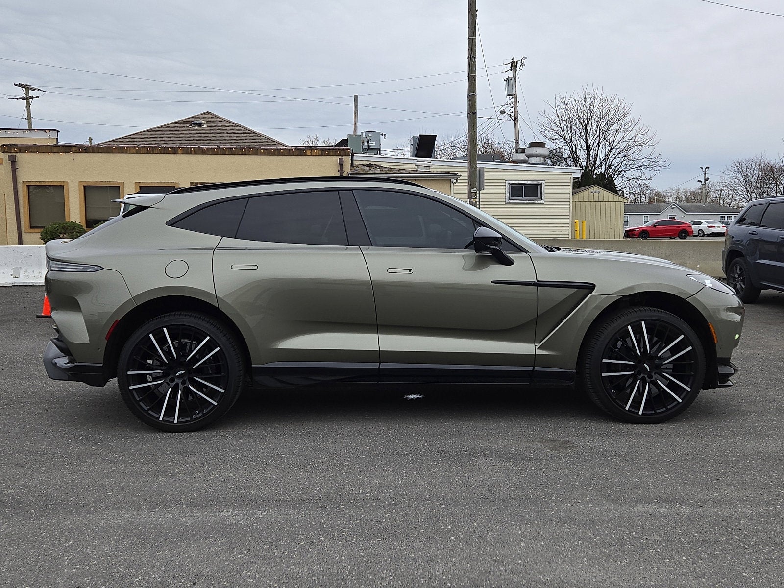 2024 Aston Martin DBX 707